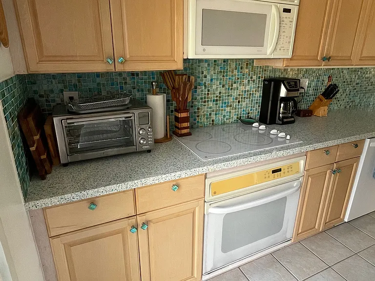 1806 Eastwood Ln — Photo 14