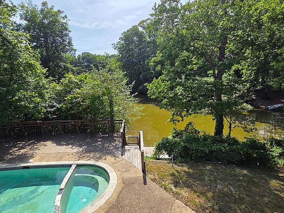 3rd image of 3901 Lakeside Ct