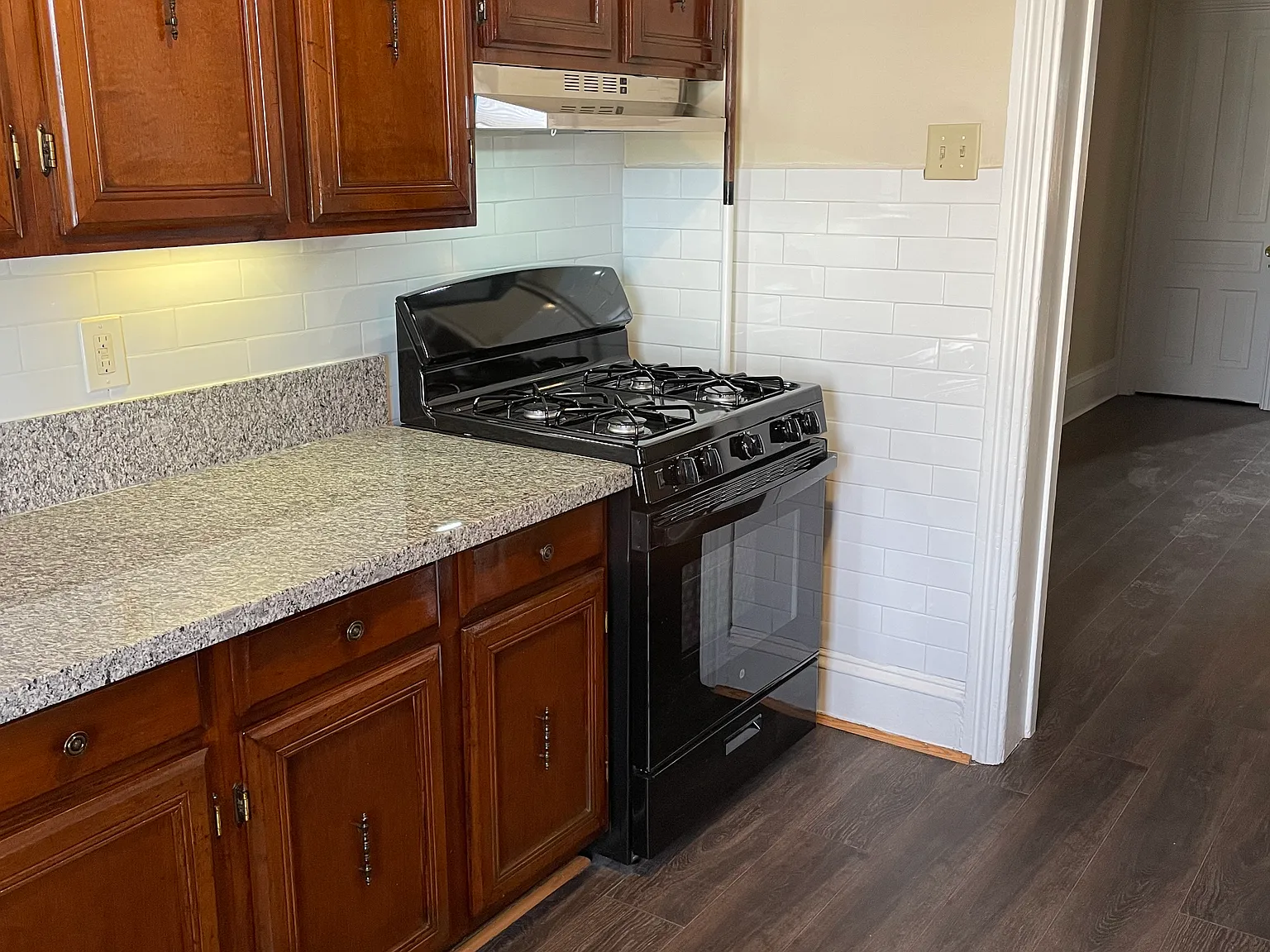 2 bed, 1000 sqft, $1,725 — Photo 3