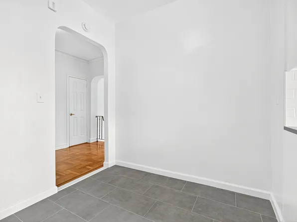 190 East Mosholu Parkway South image 21 of 36