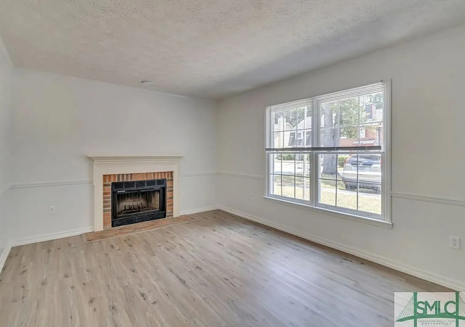 Spacious 2-Bedroom Brick Townhome with Private Fenced Yard — Photo 4