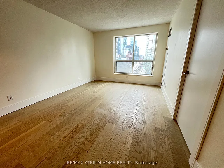 410 Queens Quay W #905 — Photo 13