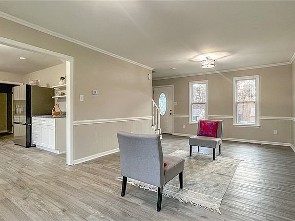3rd image of 4119 Robert E Lee Dr
