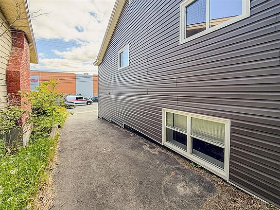4th image of 42 Thorburn Road
