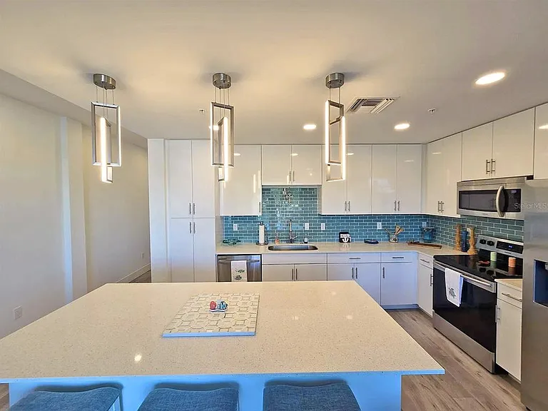 1709 N Tamiami Trl #201 — Photo 5