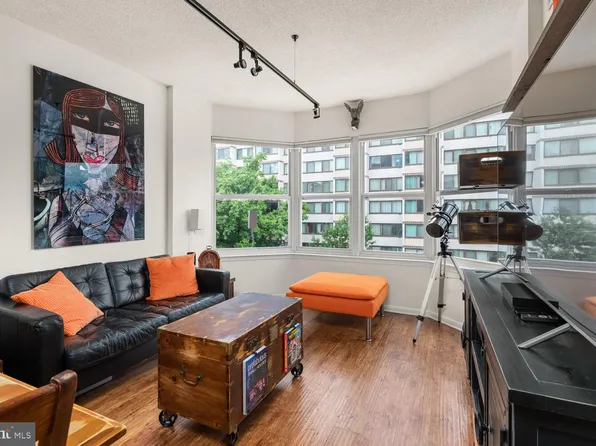 1111 11th St APT 402, Washington, DC 20001