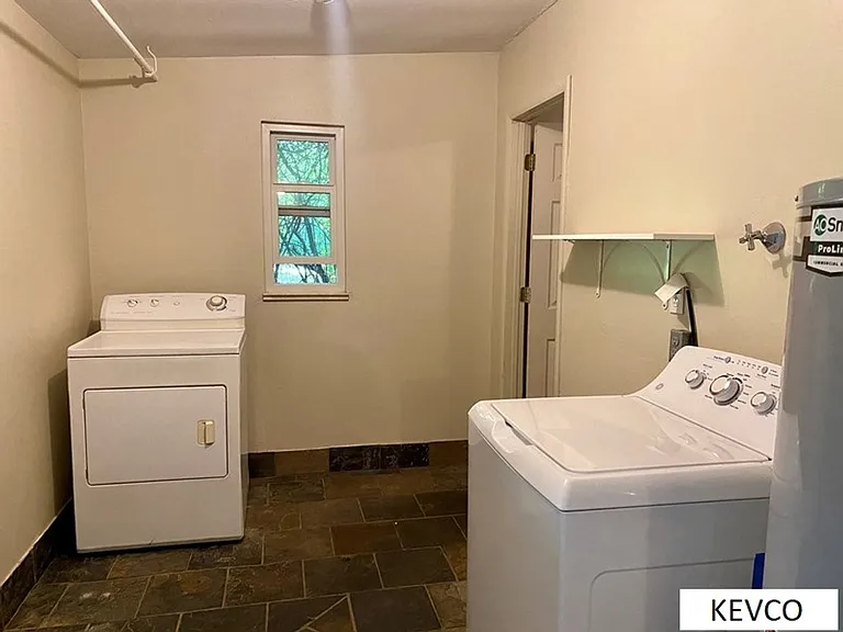 727 W Prospect Rd — Photo 4