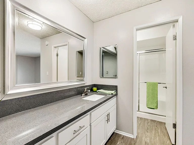 5830 Reseda Boulevard — Photo 44