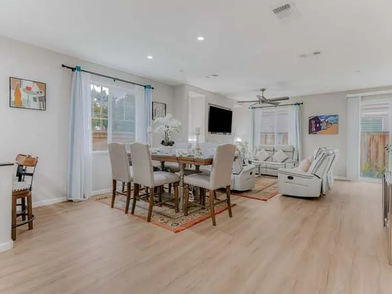 11 Belle Harbor Cir — Photo 4