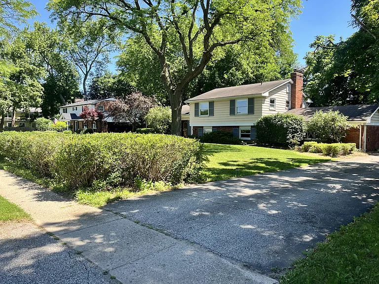539 S Sheldon Rd — Photo 3