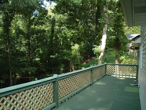 Live in a tree house