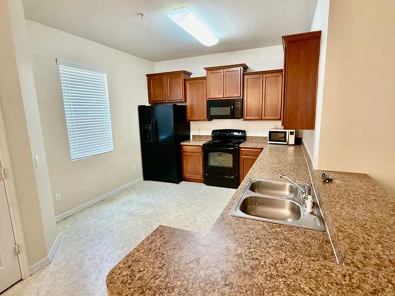 2305 Betsy Ross Ln — Photo 4