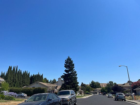 5th image of 493 El Camino Dr