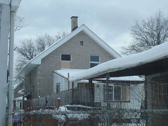 4th image of 2484 Willow Ave