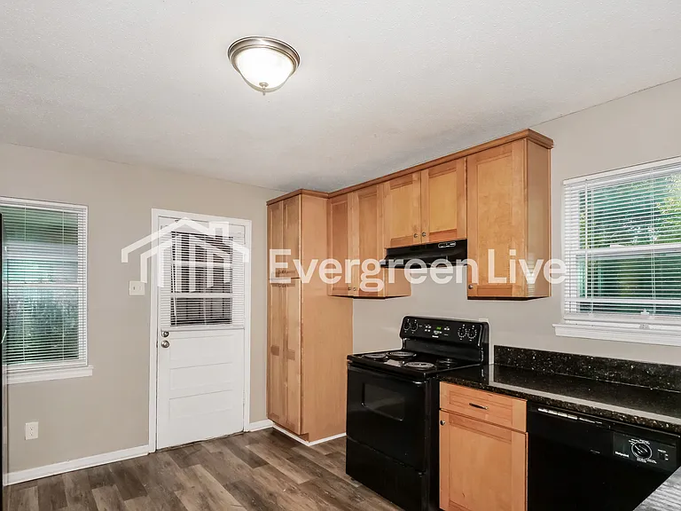 5112 Christopher Ave — Photo 5