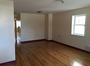 922 E 222nd St, Bronx, NY 10469