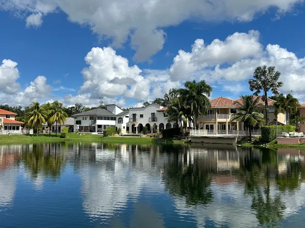 7935 NW 162nd St, Miami Lakes, FL 33016
