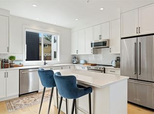 10145 5th St #16, Sidney, BC