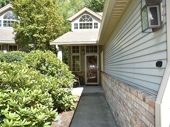 2nd image of 6729 Lockwood Blvd #7