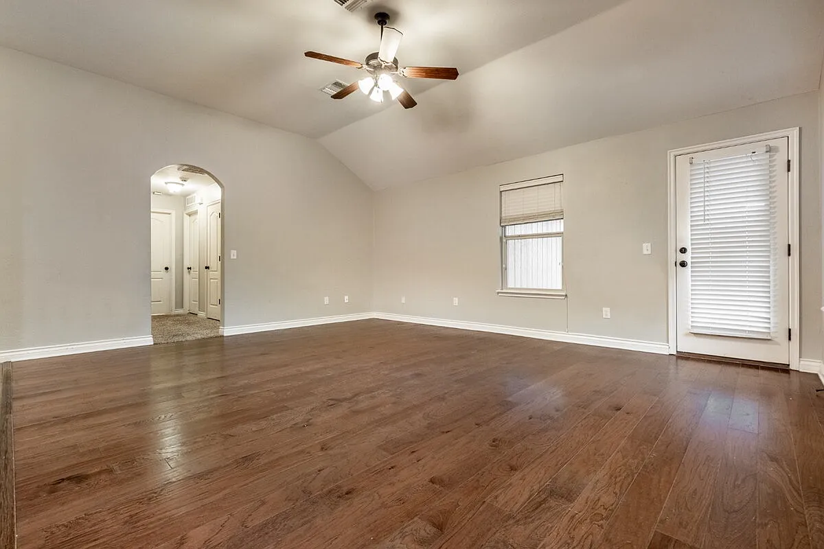 3 bed, 2.0 bath, 1580 sqft, $1,895 — Photo 4