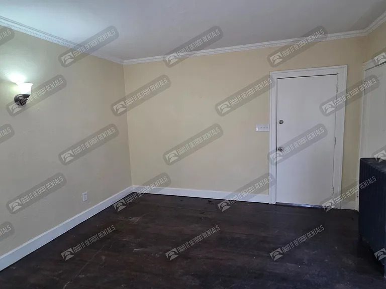 13918 Roselawn St — Photo 5
