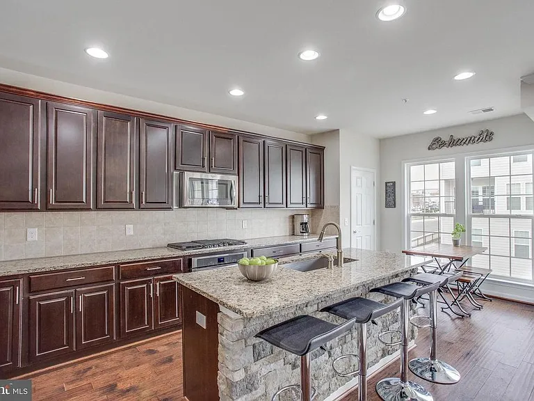 42707 Wardlaw Ter — Photo 32
