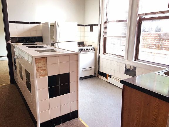3rd image of 2843 Steinway St APT 1