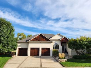 2300 Country Club Dr, Mason City, IA 50401