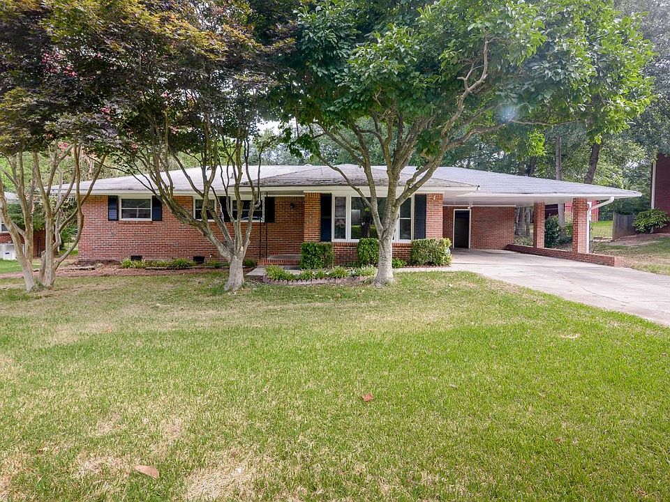 1st image of 2431 Crockett Dr SE