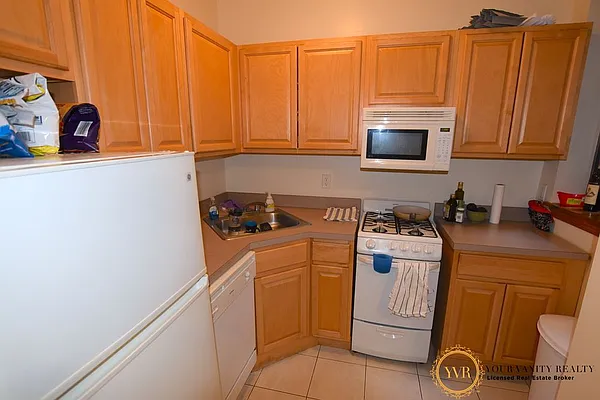 Rented by Your Vanity Realty | media 23