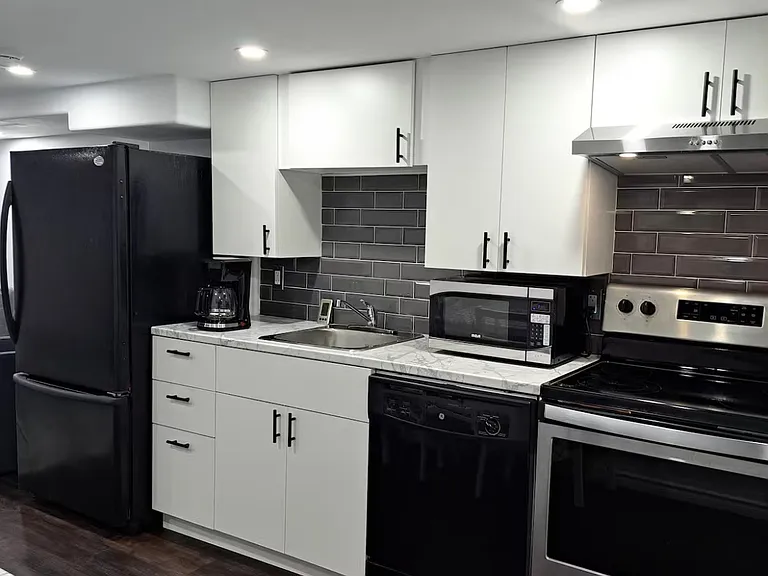 3999 Carpenter Ave #1 — Photo 2