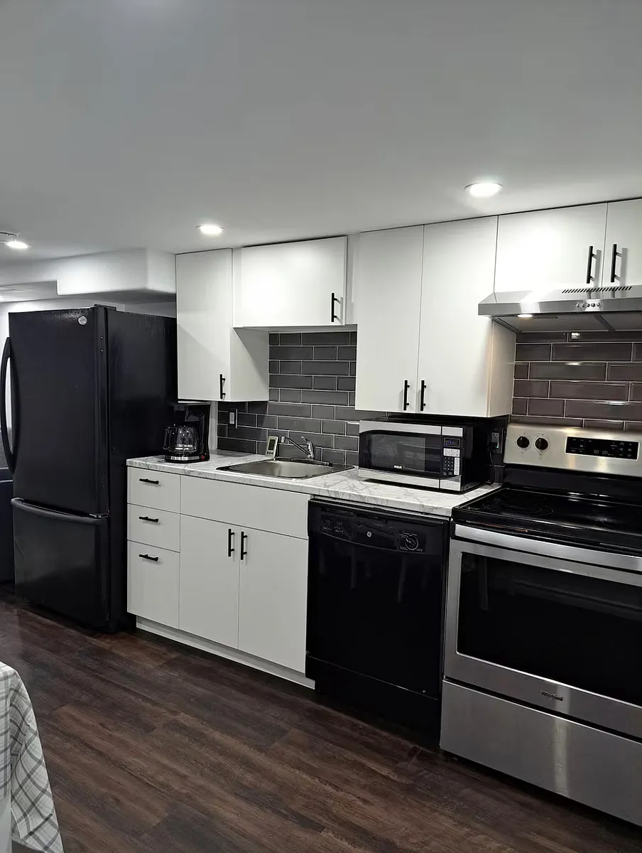 Building Photo - 3999 Carpenter Ave #1