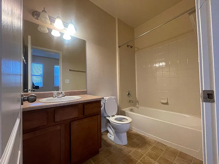 4717 Rowland Hts — Photo 17