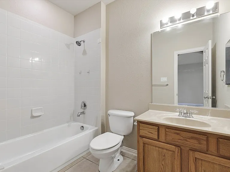 1725 Brookview Dr — Photo 14