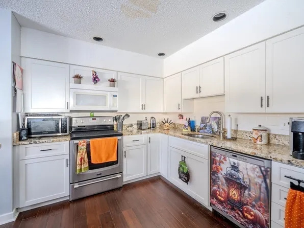 11 Countryside Ln #11, Salem, MA 01970