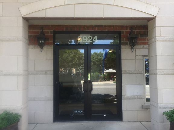 2nd image of 5924 N Lincoln Ave APT 506