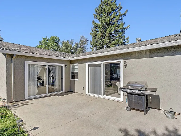 7001 Lynnetree Way — Photo 11