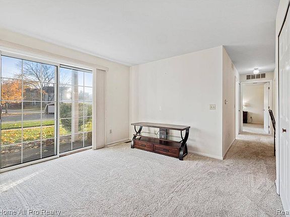 4th image of 225 Brookwood Dr Unit 6