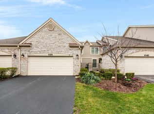 938 Heathrow Ln, Naperville, IL 60540