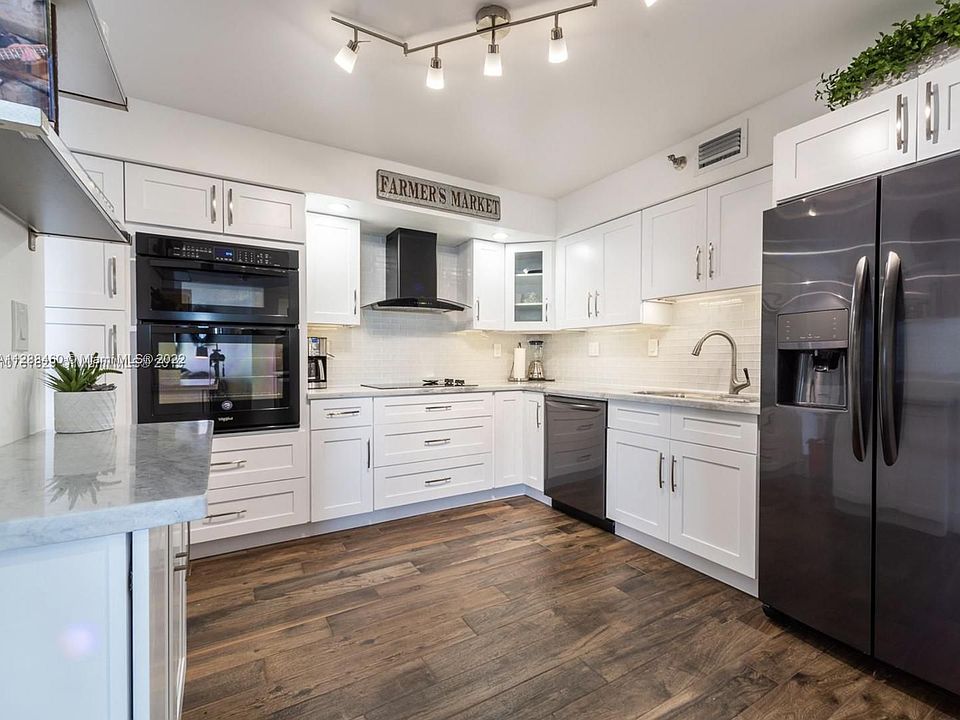 1st image of 3500 Mystic Pointe Dr APT 1907