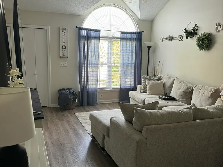 4110 Hickoryview Dr — Photo 4