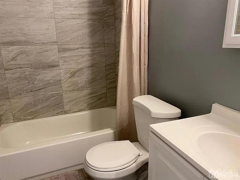 321 Sharon Garden Ct — Photo 10