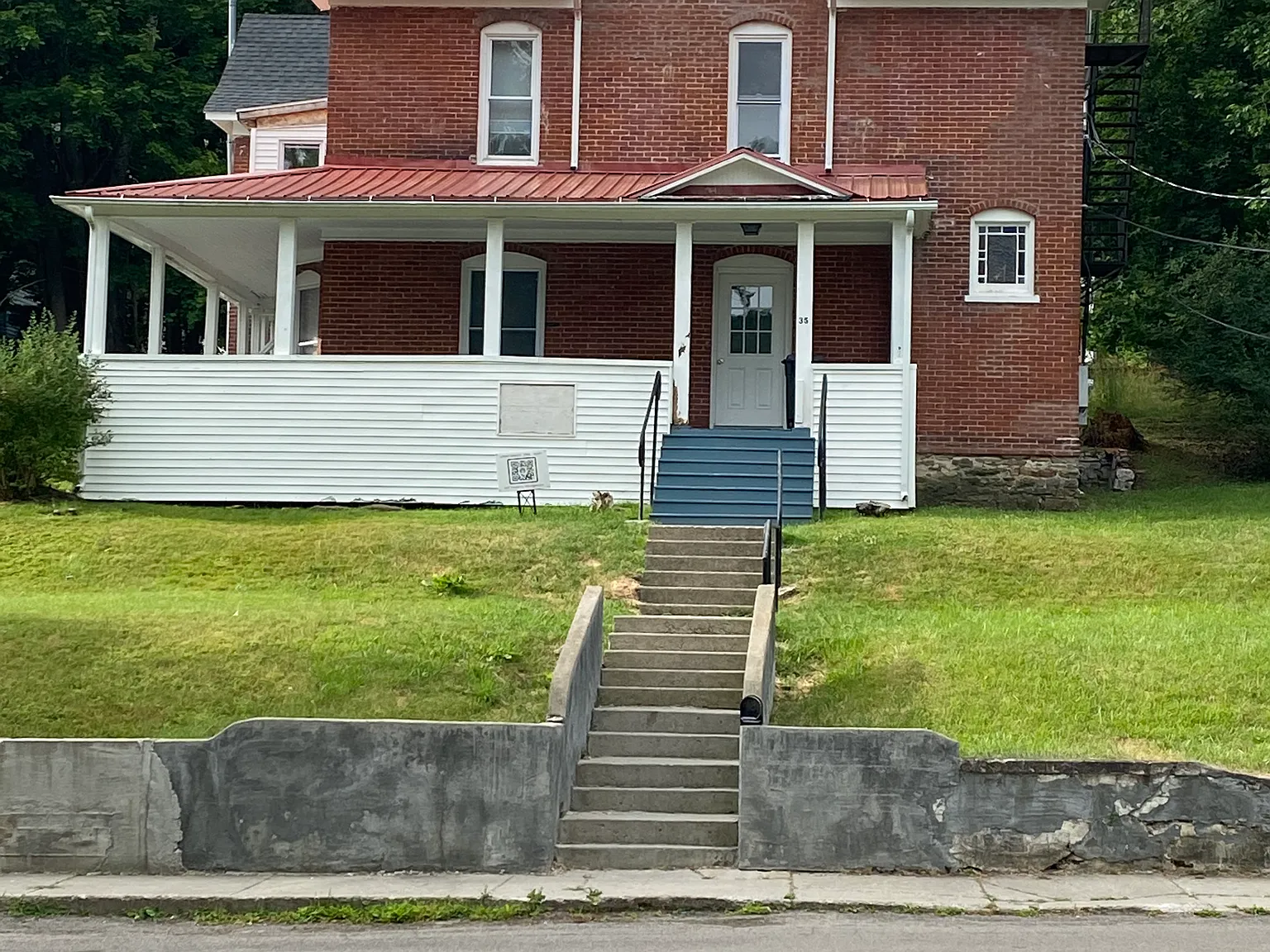 35. W. University Street — Photo 1
