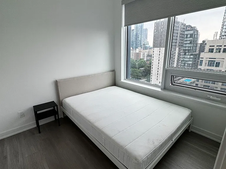 8 Wellesley St W #1612 — Photo 5