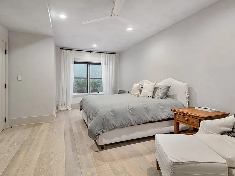 64 Chase Ct — Photo 36