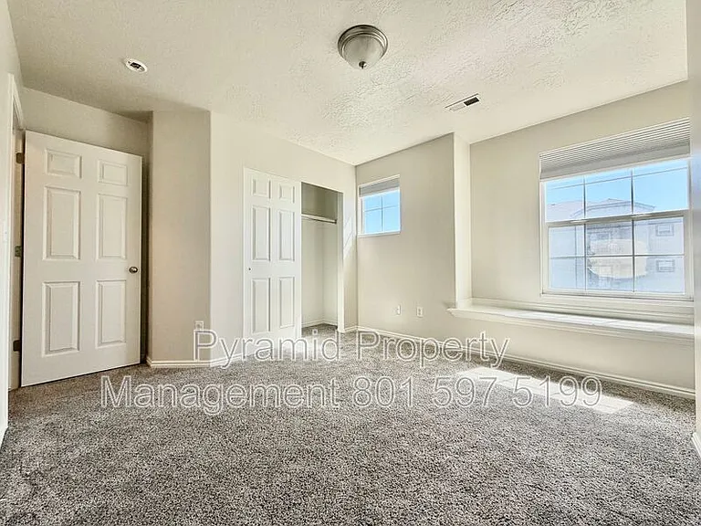 6353 W Passenger Ln — Photo 18