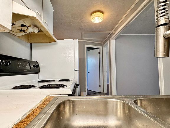 5th image of 1502 6th St SE #B