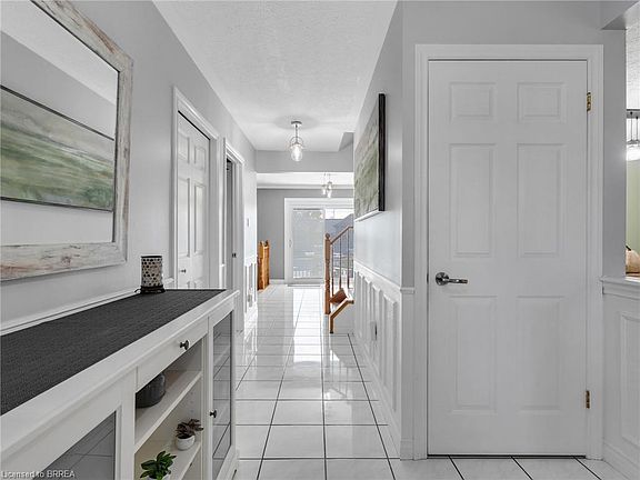 5th image of 42 Emidio Cres