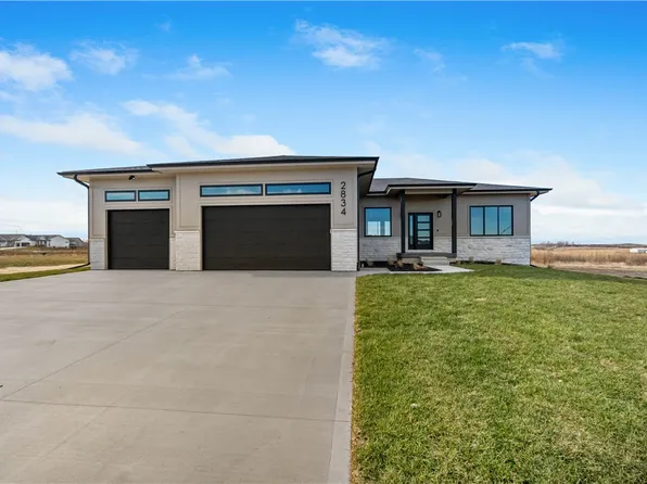 2834 NW Beechwood Dr, Grimes, IA 50111