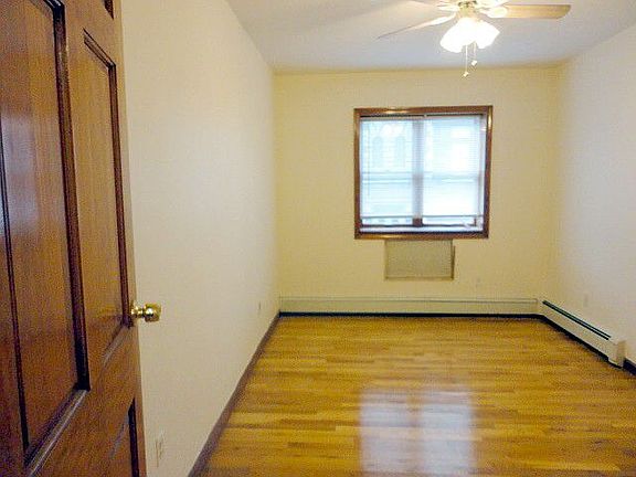 3rd image of 1043 47th Ave APT 2B